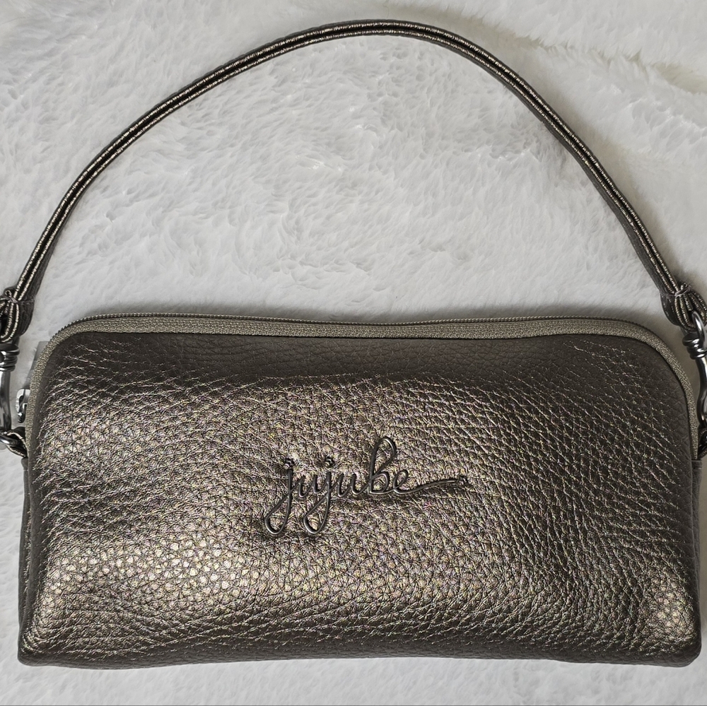 JUJUBE Wristlet Gold Metallic Texture Finish Full Zip Short Strap Clutch NWOT
